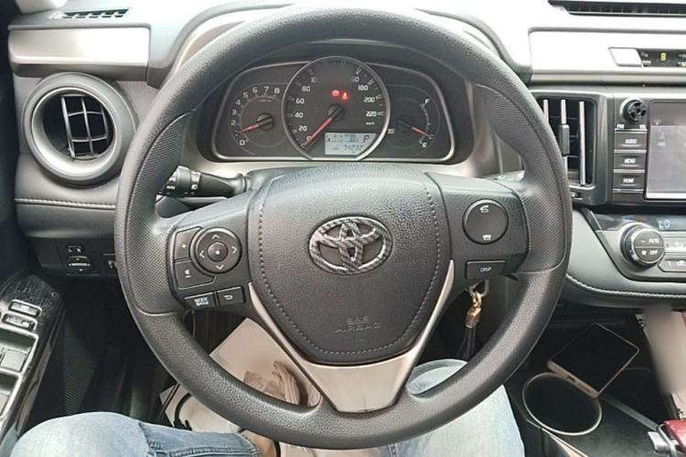 Used Toyota RAV4 2015 2.0L CVT Two-Wheel Drive Fashion Edition Steering Wheel