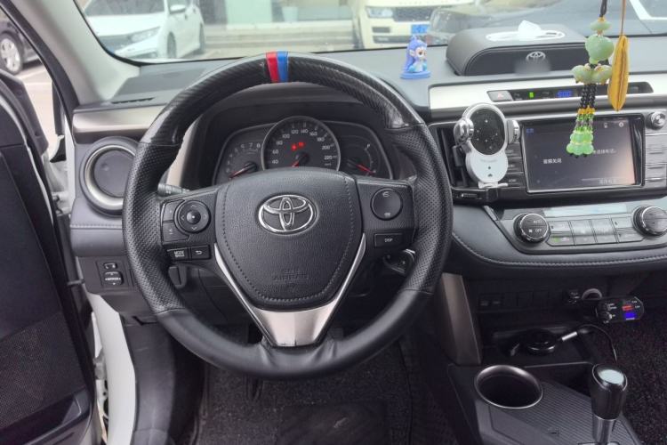 Used Toyota RAV4 2015 2.0L CVT Two-Wheel Drive Fashion Edition Steering Wheel