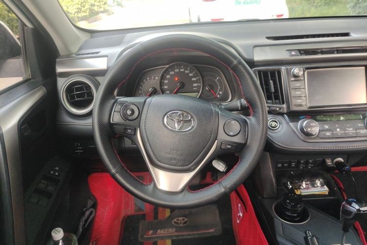 Used Toyota RAV4 2015 2.5L Automatic 4x4 Elite Edition Steering Wheel