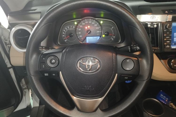 Used Toyota RAV4 2015 2.0L CVT Two-Wheel Drive Fashion Edition Steering Wheel