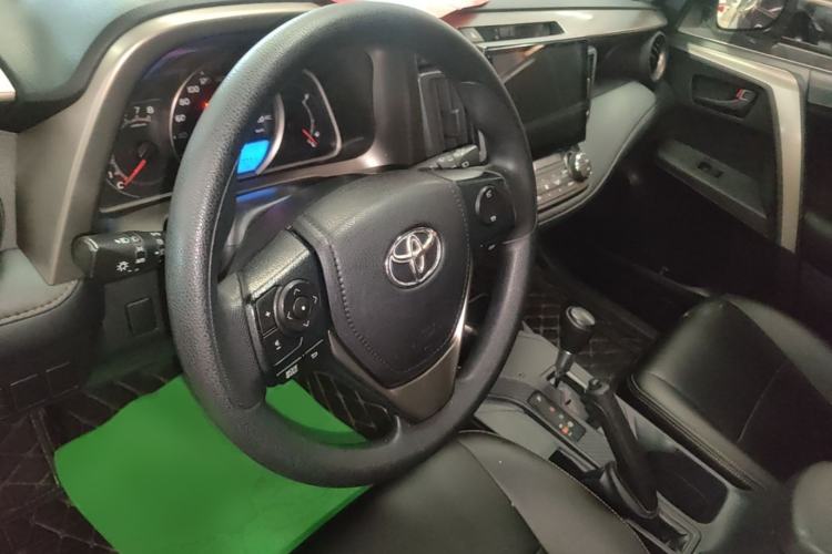 Used Toyota RAV4 2015 2.0L CVT Two-Wheel Drive Fashion Edition Steering Wheel