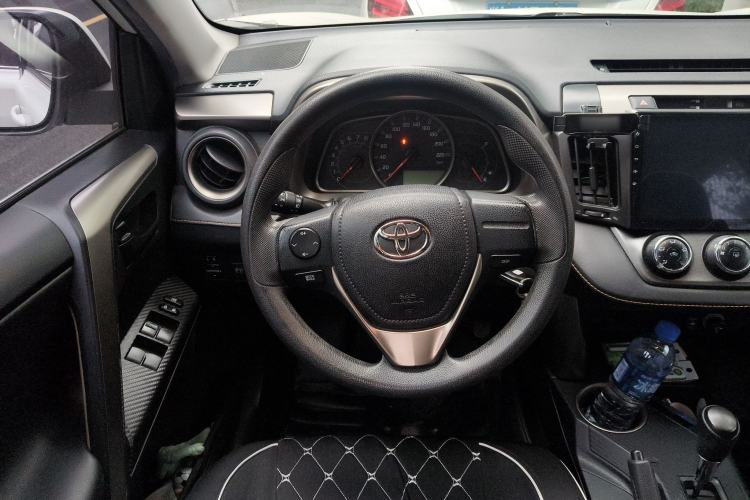 Used Toyota RAV4 2015 2.0L CVT Two-Wheel Drive Urban Edition Steering Wheel