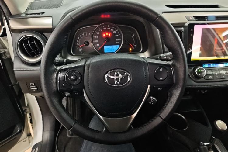 Used Toyota RAV4 2015 2.5L Automatic 4x4 Elite Edition Steering Wheel