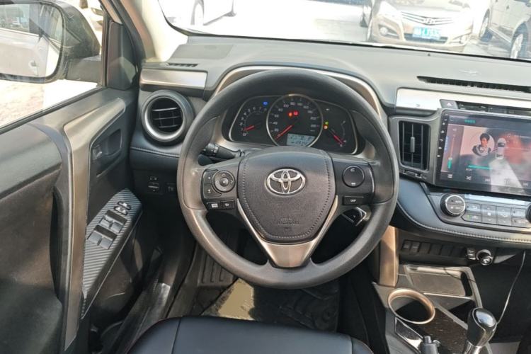 Used Toyota RAV4 2015 2.0L CVT Two-Wheel Drive Fashion Edition Steering Wheel