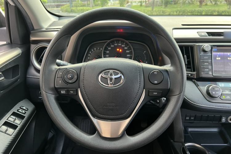 Used Toyota RAV4 2015 2.0L CVT Two-Wheel Drive Fashion Edition Steering Wheel