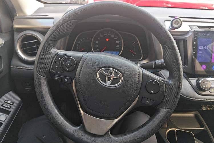 Used Toyota RAV4 2015 2.0L CVT Two-Wheel Drive Fashion Edition Steering Wheel