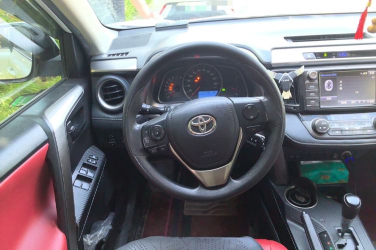 Used Toyota RAV4 2015 2.0L CVT Two-Wheel Drive Fashion Edition Steering Wheel