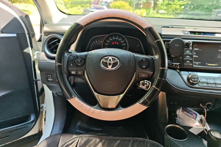 Used Toyota RAV4 2015 2.0L CVT Two-Wheel Drive Fashion Edition Steering Wheel