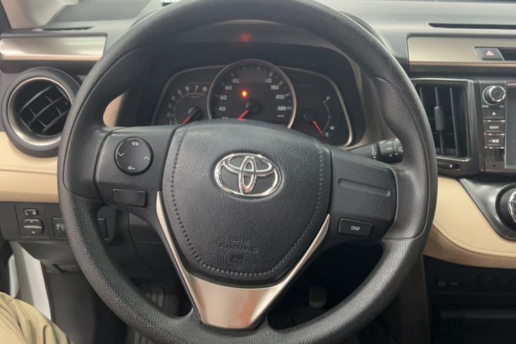 Used Toyota RAV4 2015 2.0L CVT Two-Wheel Drive Urban Edition Steering Wheel
