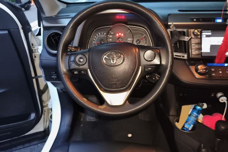 Used Toyota RAV4 2015 2.0L CVT Two-Wheel Drive Fashion Edition Steering Wheel