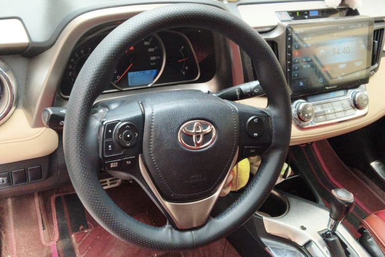 Used Toyota RAV4 2015 2.0L CVT Two-Wheel Drive Fashion Edition Steering Wheel