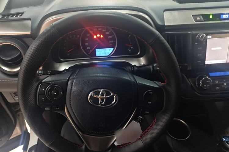 Used Toyota RAV4 2015 2.5L Automatic 4x4 Elite Edition Steering Wheel