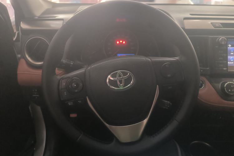 Used Toyota RAV4 2015 2.5L Automatic 4x4 Elite Edition Steering Wheel
