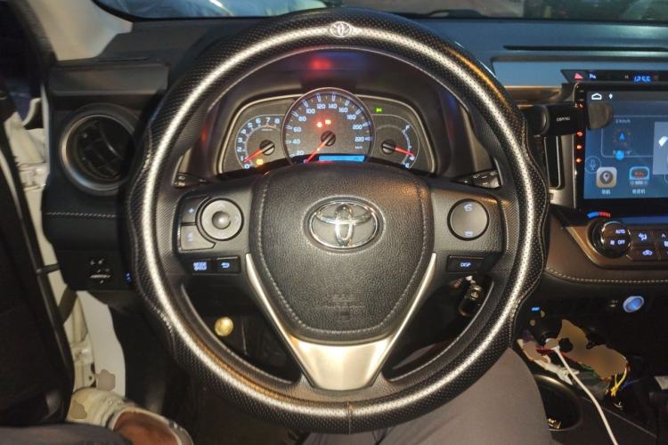 Used Toyota RAV4 2015 2.0L CVT Two-Wheel Drive Fashion Edition Steering Wheel