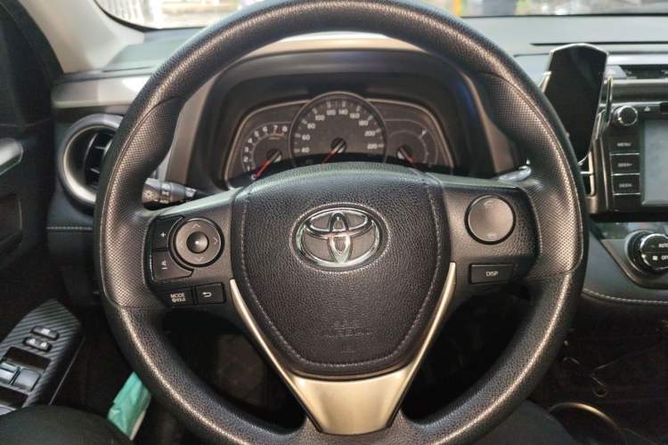 Used Toyota RAV4 2015 2.0L CVT Two-Wheel Drive Fashion Edition Steering Wheel