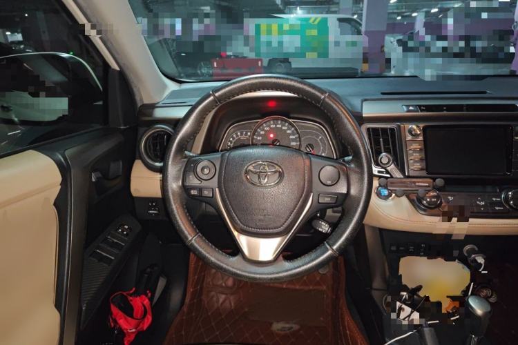 Used Toyota RAV4 2015 2.5L Automatic 4x4 Elite Edition Steering Wheel