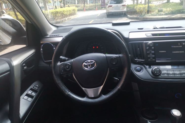 Used Toyota RAV4 2015 2.5L Automatic 4x4 Elite Edition Steering Wheel