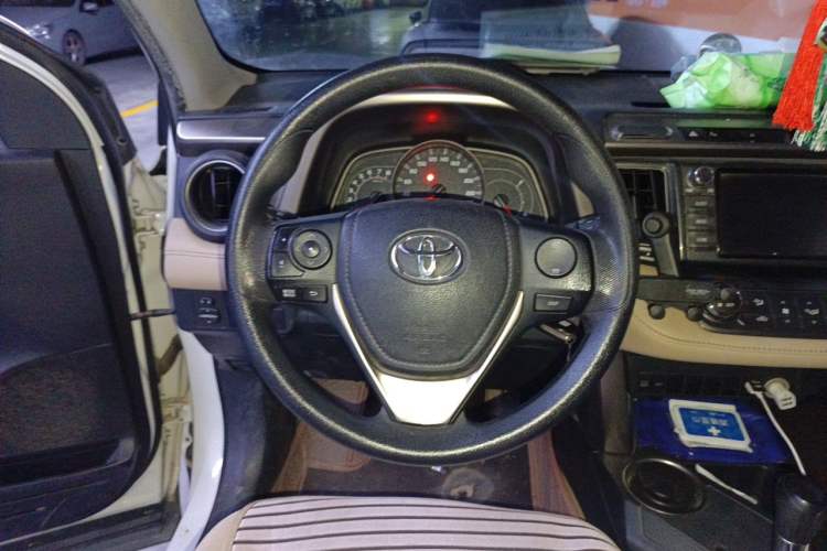Used Toyota RAV4 2015 2.0L CVT Two-Wheel Drive Fashion Edition Steering Wheel