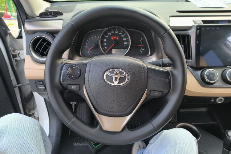 Used Toyota RAV4 2015 2.0L CVT Two-Wheel Drive Urban Edition Steering Wheel