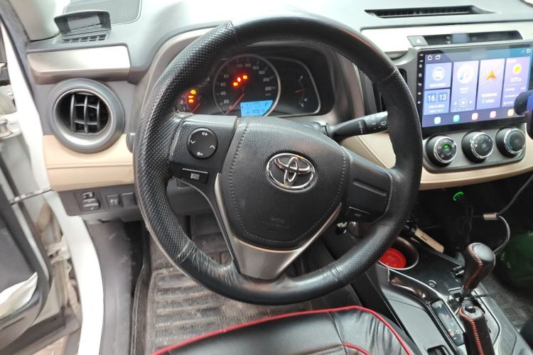 Used Toyota RAV4 2015 2.0L CVT Two-Wheel Drive Urban Edition Steering Wheel