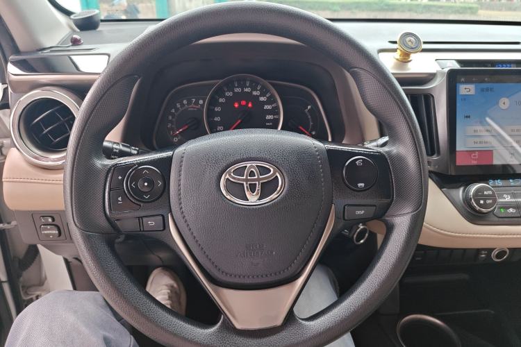Used Toyota RAV4 2015 2.0L CVT Two-Wheel Drive Fashion Edition Steering Wheel