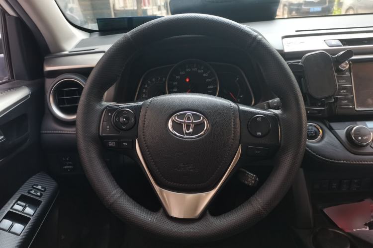 Used Toyota RAV4 2015 2.5L Automatic 4x4 Elite Edition Steering Wheel