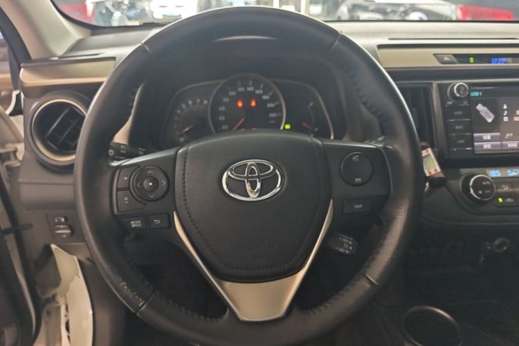 Used Toyota RAV4 2015 2.5L Automatic 4x4 Elite Edition Steering Wheel