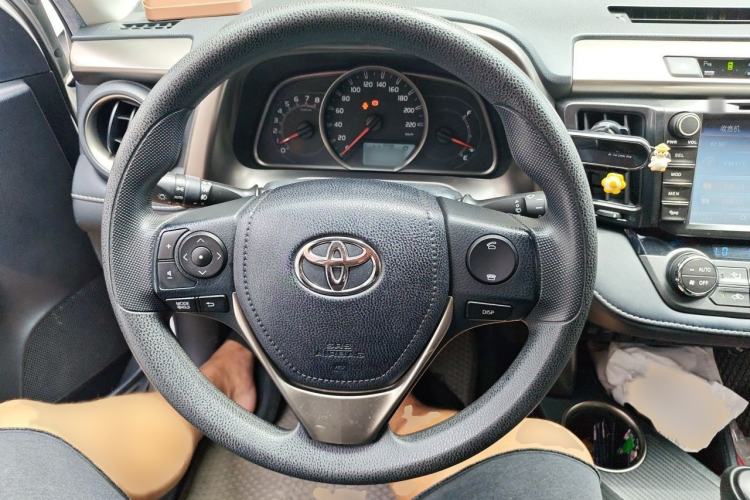 Used Toyota RAV4 2015 2.0L CVT Two-Wheel Drive Fashion Edition Steering Wheel