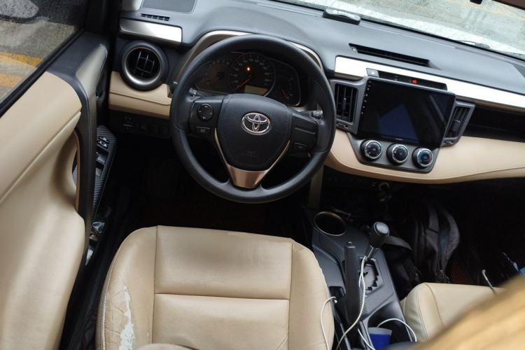 Used Toyota RAV4 2015 2.0L CVT Two-Wheel Drive Urban Edition Steering Wheel