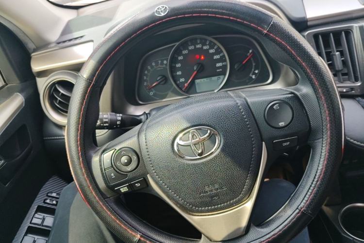 Used Toyota RAV4 2015 2.0L CVT Two-Wheel Drive Fashion Edition Steering Wheel