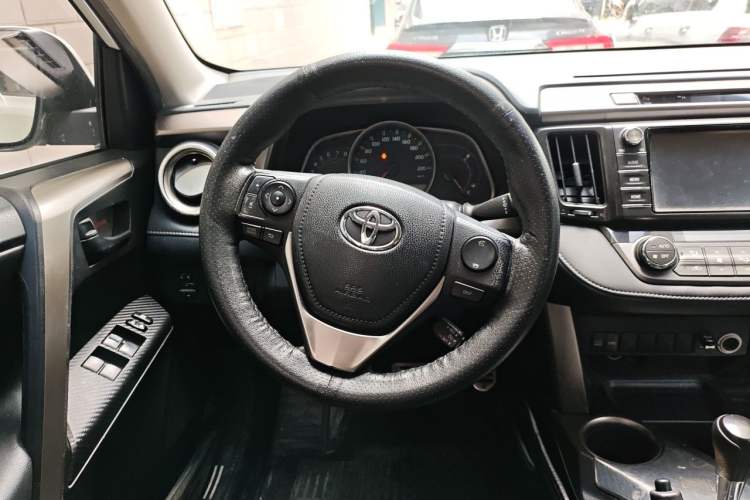 Used Toyota RAV4 2015 2.0L CVT Two-Wheel Drive Fashion Edition Steering Wheel