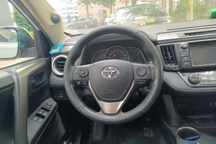 Used Toyota RAV4 2015 2.0L CVT Two-Wheel Drive Fashion Edition Steering Wheel