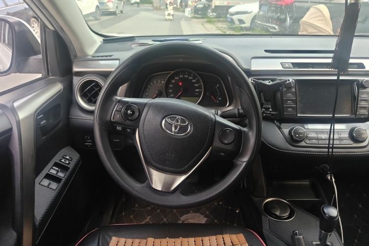 Used Toyota RAV4 2015 2.0L CVT Two-Wheel Drive Fashion Edition Steering Wheel