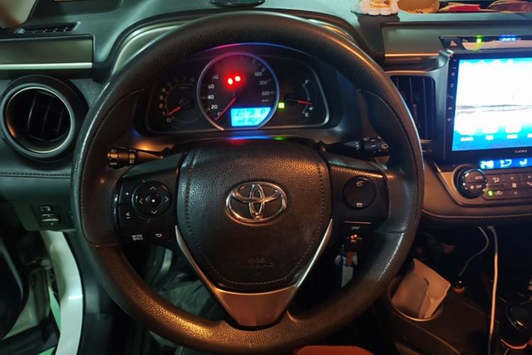 Used Toyota RAV4 2015 2.0L CVT Two-Wheel Drive Fashion Edition Steering Wheel
