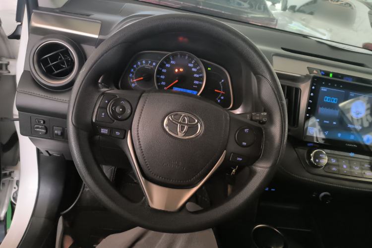 Used Toyota RAV4 2015 2.0L CVT Two-Wheel Drive Fashion Edition Steering Wheel
