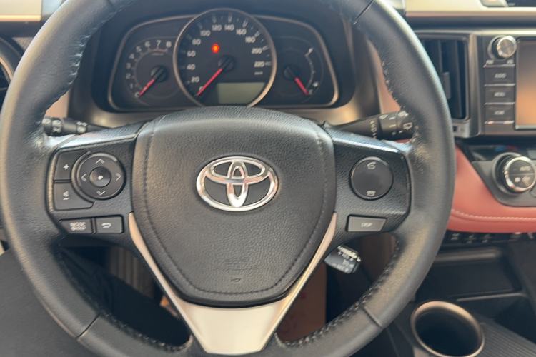 Used Toyota RAV4 2015 2.5L Automatic 4x4 Elite Edition Steering Wheel