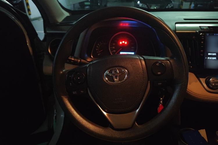 Used Toyota RAV4 2015 2.0L CVT Two-Wheel Drive Fashion Edition Steering Wheel