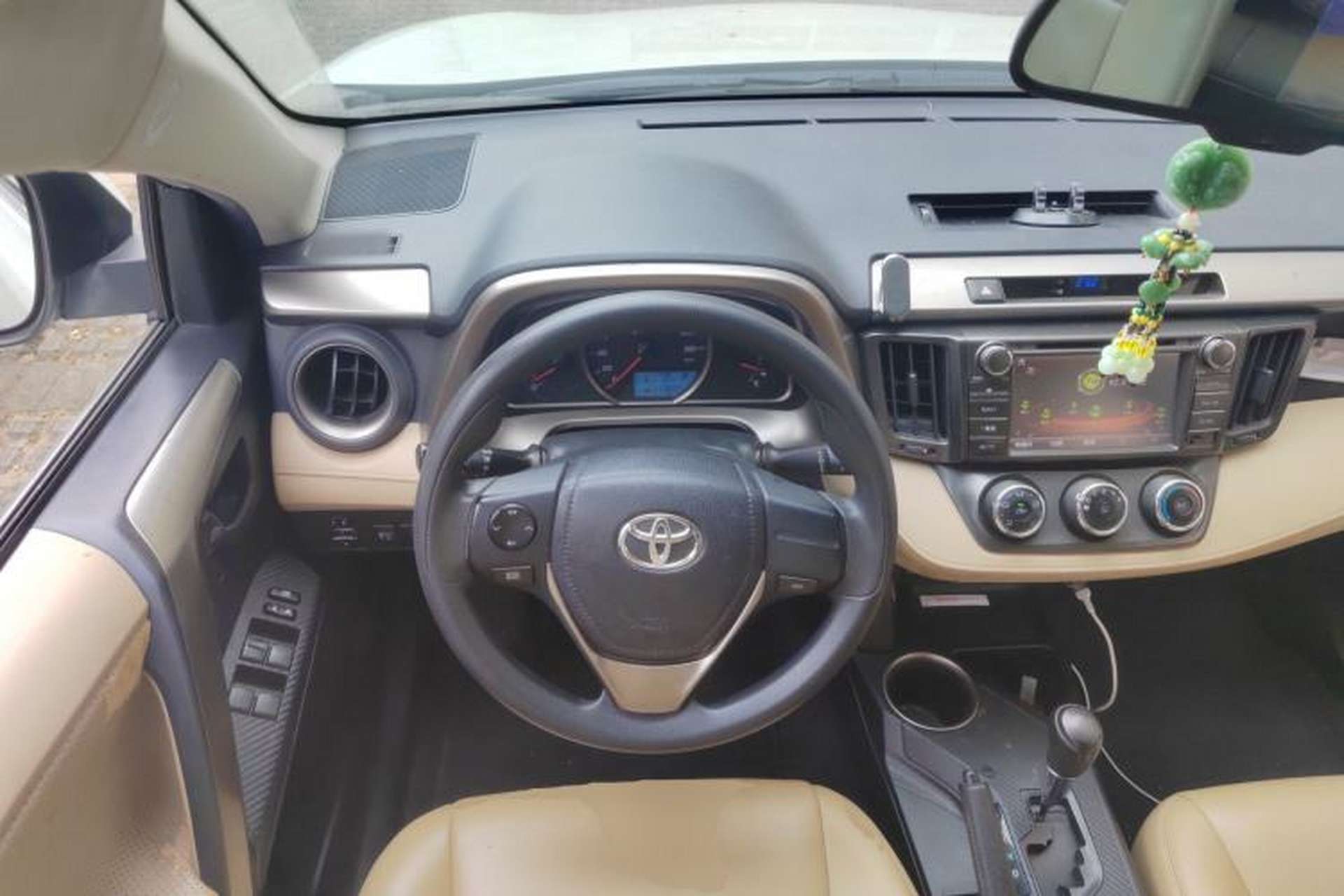 Used Toyota RAV4 2015 2.0L CVT Two-Wheel Drive Urban Edition Steering Wheel