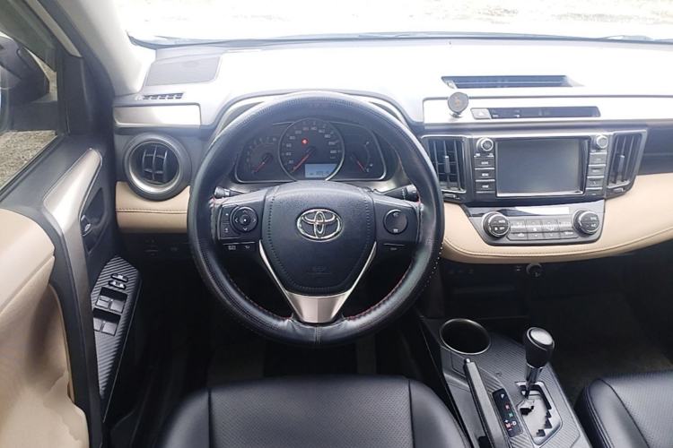 Used Toyota RAV4 2015 2.0L CVT 4x4 Trend Edition Steering Wheel