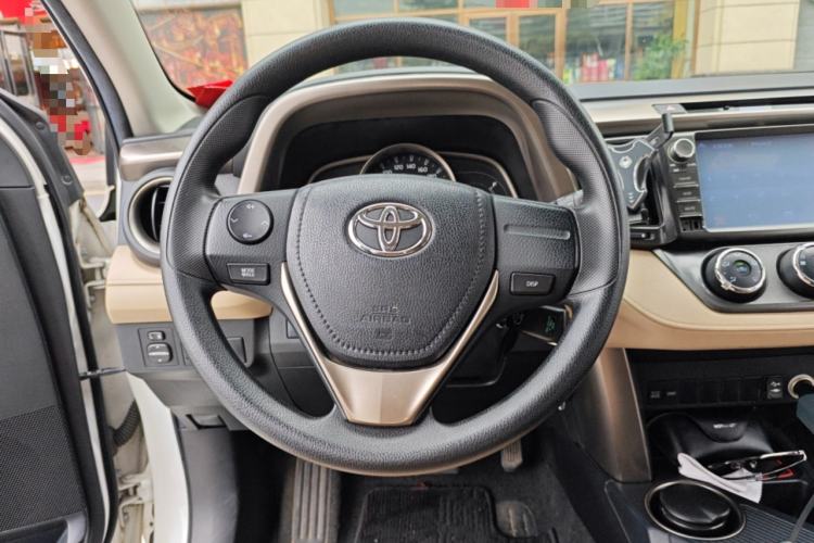 Used Toyota RAV4 2015 2.0L CVT Two-Wheel Drive Urban Edition Steering Wheel