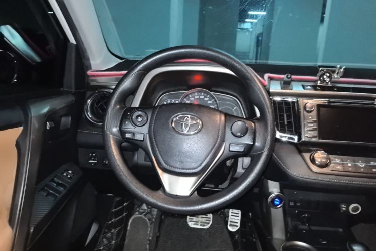 Used Toyota RAV4 2015 2.0L CVT Two-Wheel Drive Fashion Edition Steering Wheel