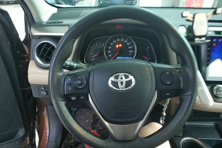 Used Toyota RAV4 2015 2.0L CVT Two-Wheel Drive Fashion Edition Steering Wheel