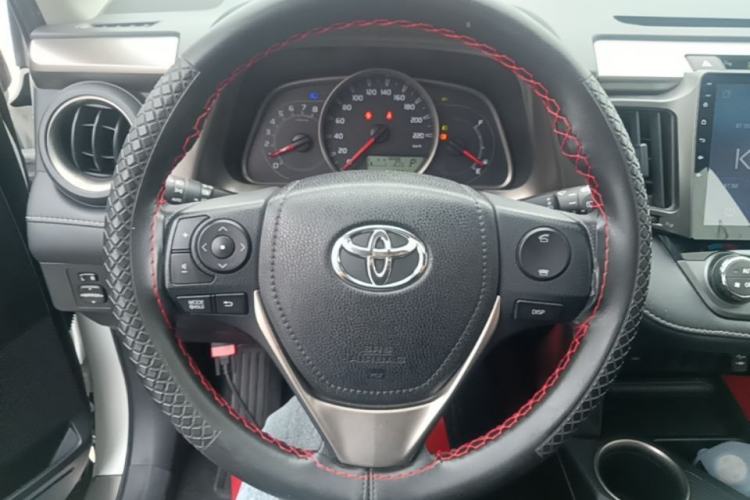 Used Toyota RAV4 2015 2.0L CVT Two-Wheel Drive Fashion Edition Steering Wheel