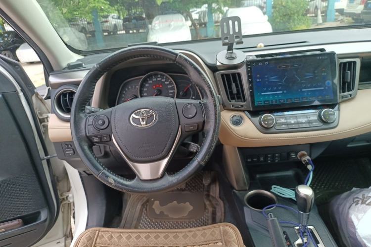 Used Toyota RAV4 2015 2.5L Automatic 4x4 Elite Edition Steering Wheel