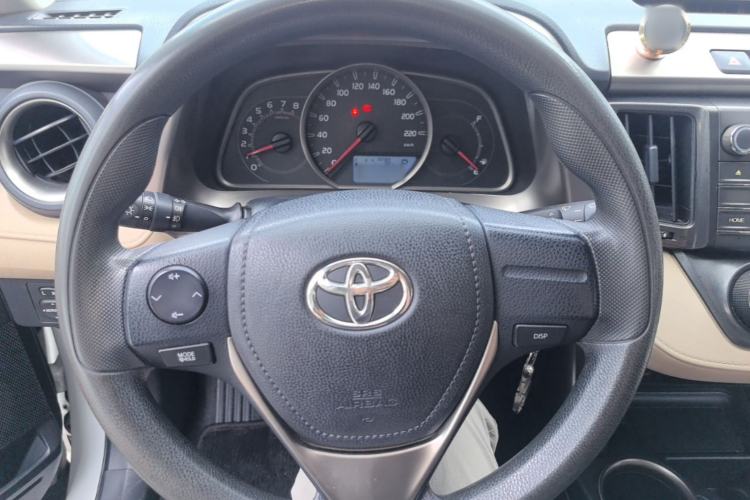 Used Toyota RAV4 2015 2.0L CVT Two-Wheel Drive Urban Edition Steering Wheel