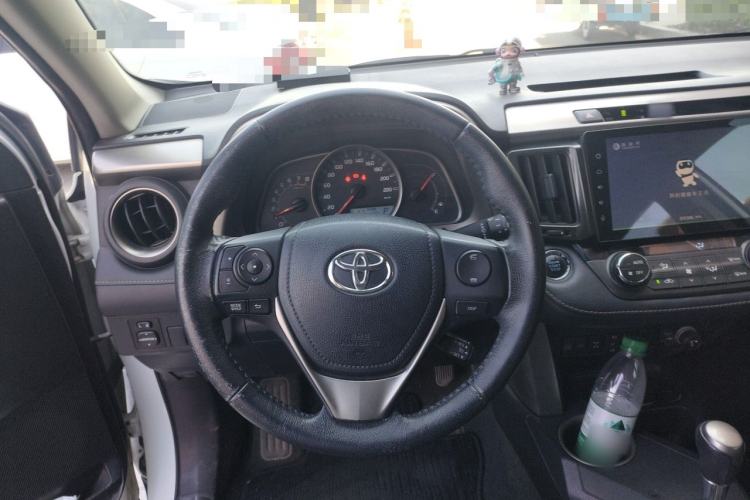 Used Toyota RAV4 2015 2.5L Automatic 4x4 Elite Edition Steering Wheel