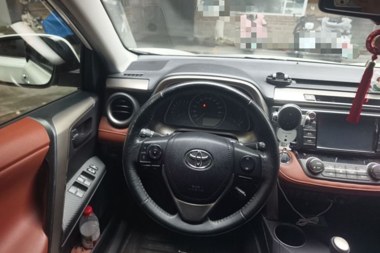 Used Toyota RAV4 2015 2.5L Automatic 4x4 Elite Edition Steering Wheel