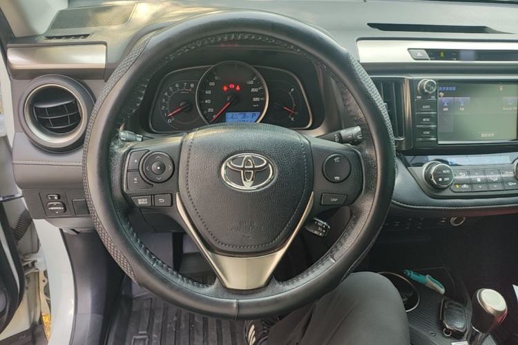 Used Toyota RAV4 2015 2.5L Automatic 4x4 Elite Edition Steering Wheel