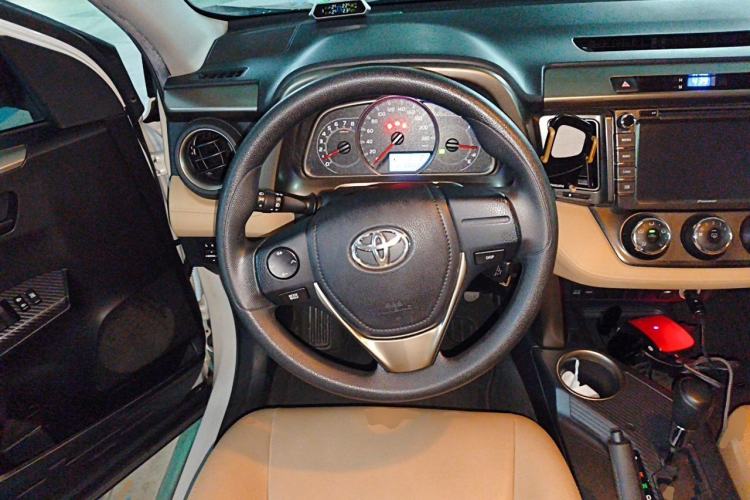 Used Toyota RAV4 2015 2.0L CVT Two-Wheel Drive Urban Edition Steering Wheel