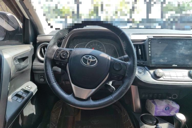 Used Toyota RAV4 2015 2.5L Automatic 4x4 Elite Edition Steering Wheel